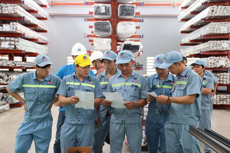 Đồng phục cơ khí, sản xuất