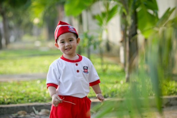 Đồng phục cổ tròn năng động